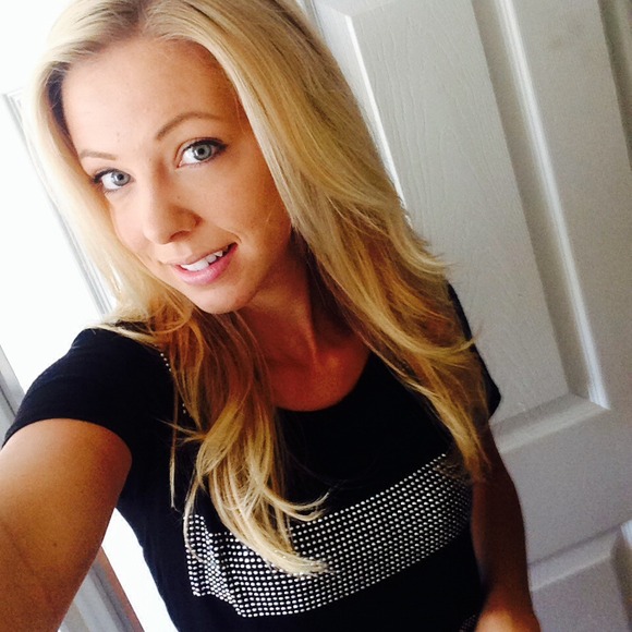 Profile Picture of Crystal Dufour (@crystaalynn) on Poshmark