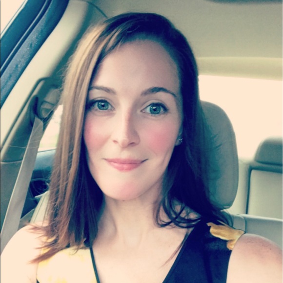 Profile Picture of Danielle Gish (@daniellegish) on Poshmark