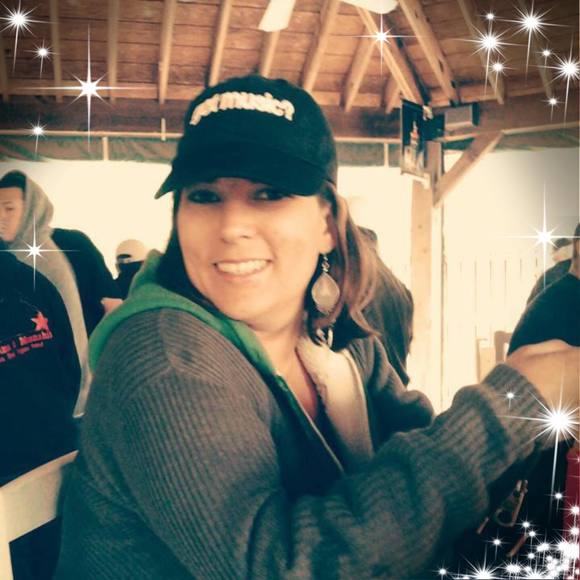 Profile Picture of Elizabeth Uziel (@elizabethuziel) on Poshmark