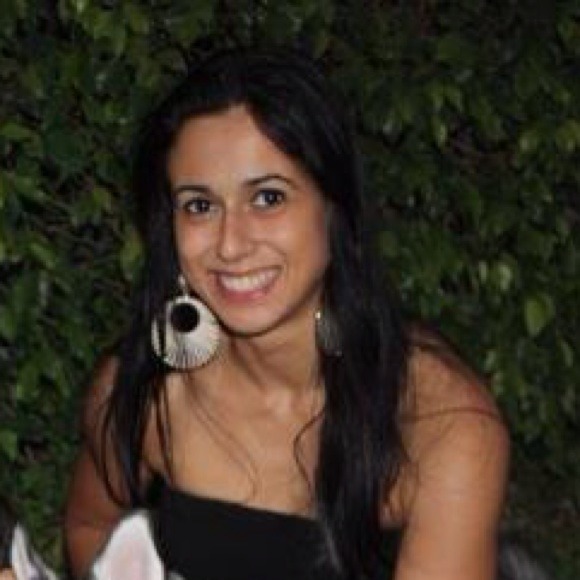 Profile Picture of Danielle Amogra (@risadinhafl) on Poshmark