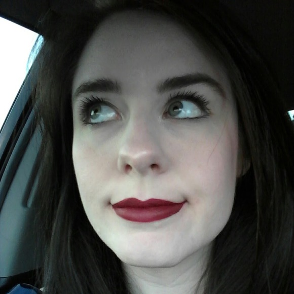 Profile Picture of Candis Hicks (@poshiecandie) on Poshmark