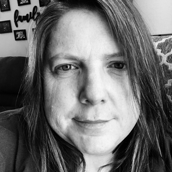 Profile Picture of Wendy Gaulton (@wendygaulton) on Poshmark