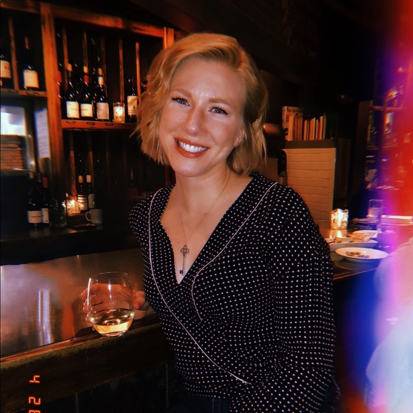 Profile Picture of Danielle Backus (@dtheisen) on Poshmark