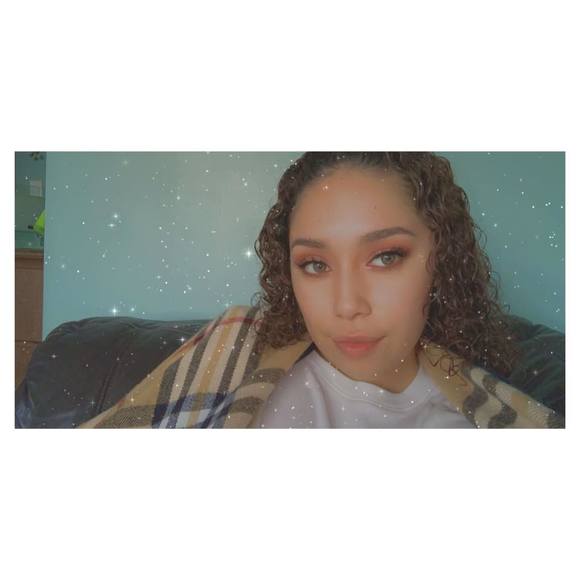 Profile Picture of Joseline Martinez (@joseline12m) on Poshmark