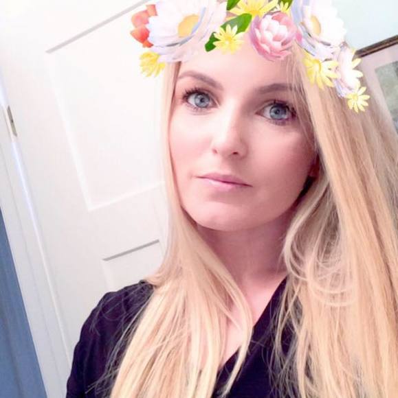 Profile Picture of Amanda Manor (@mandyc5311) on Poshmark