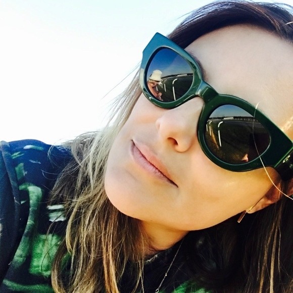 Profile Picture of Ana flora Read (@anaread) on Poshmark