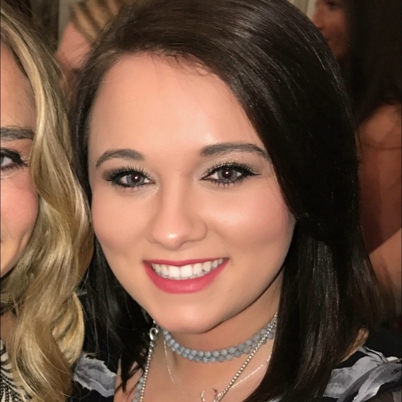 Profile Picture of Alexis Burnside (@ab3213) on Poshmark