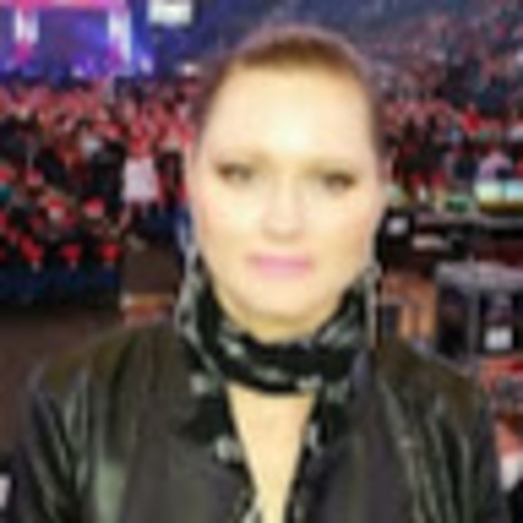 Profile Picture of Yuliya Gogaladze (@yuliyagogaladze) on Poshmark