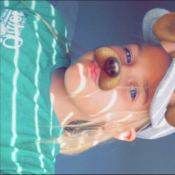 Profile Picture of Makaylymakaylynn Longbine (@mlongbine33) on Poshmark