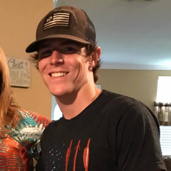 Profile Picture of Jordan Hemmingway (@jthemmingway) on Poshmark