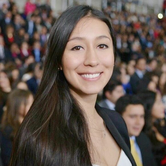 Profile Picture of Laura Goyeneche (@lgoyenechec5) on Poshmark