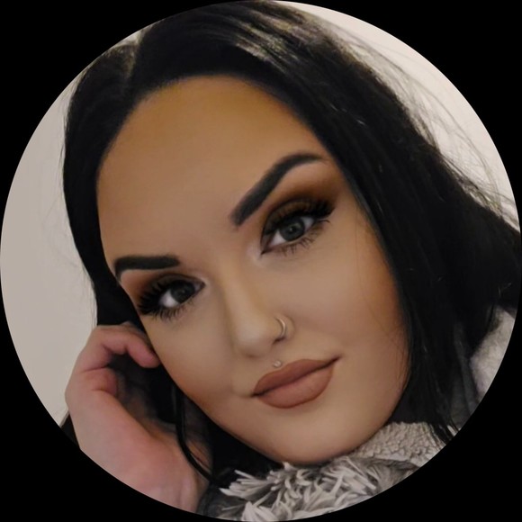 Profile Picture of Justine Hass (@xjustinemarie) on Poshmark