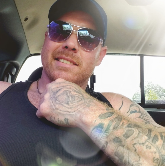 Profile Picture of Robert Ross (@robertrossky81) on Poshmark