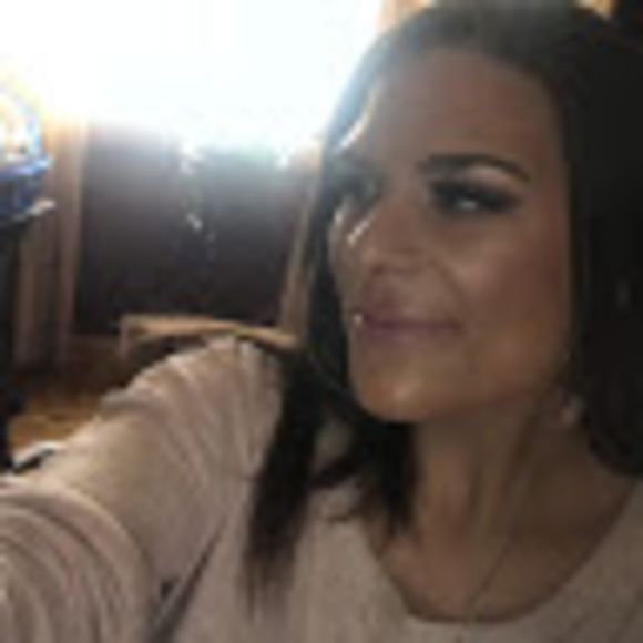 Profile Picture of Michelle Jarosh (@michellejarosh) on Poshmark