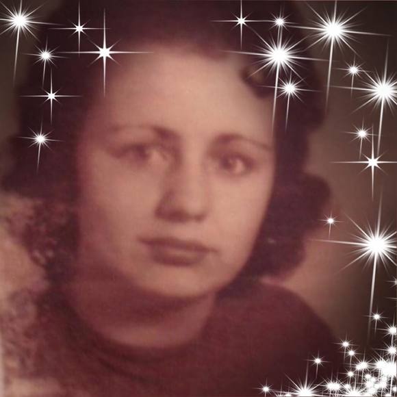 Profile Picture of Lisa Robinson chaney (@lisarobinson113) on Poshmark