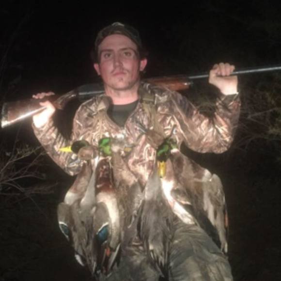 Profile Picture of Logan Boyer (@lboyer16) on Poshmark