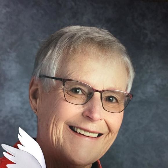 Profile Picture of Candace Siders (@f1na11yfree) on Poshmark