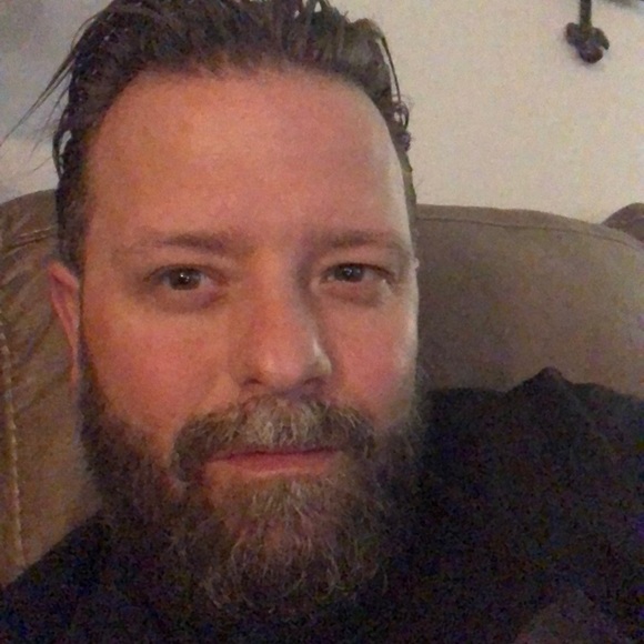 Profile Picture of Luke Gleeson (@lukaa1980) on Poshmark