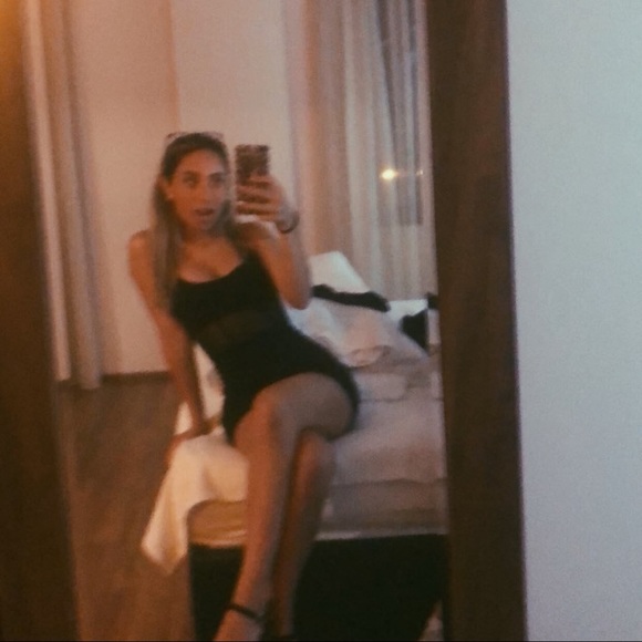 Profile Picture of Amber Hoyman (@amberhoyman) on Poshmark