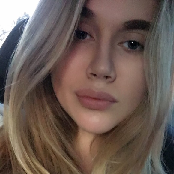Profile Picture of Mariya Vlasova (@mariyavl) on Poshmark