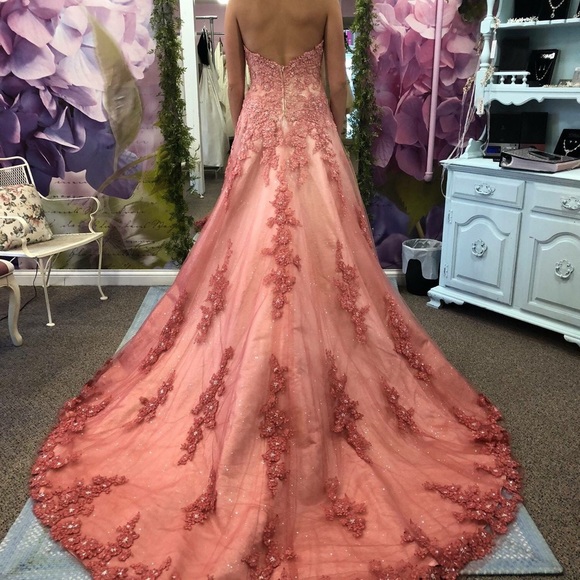 Profile Picture of Ariel Knight (@ariel_marie53) on Poshmark