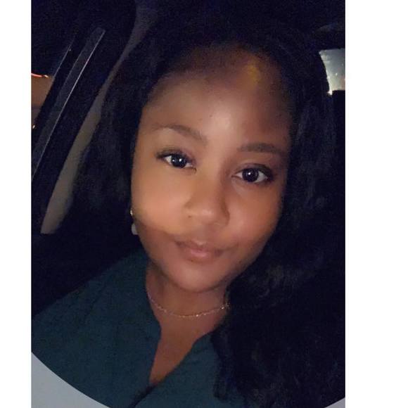 Allesha Peterson - Poshmark Profile Picture of Allesha Peterson (@lovelesha) on Poshmark