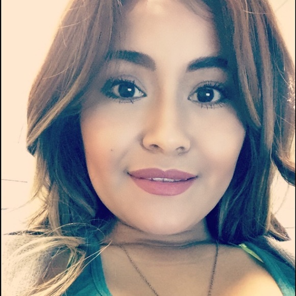 Profile Picture of Anahi Ramirez (@anarami02) on Poshmark