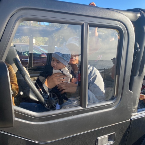 Profile Picture of Elizabeth Aspeitia (@e_aspeitia) on Poshmark