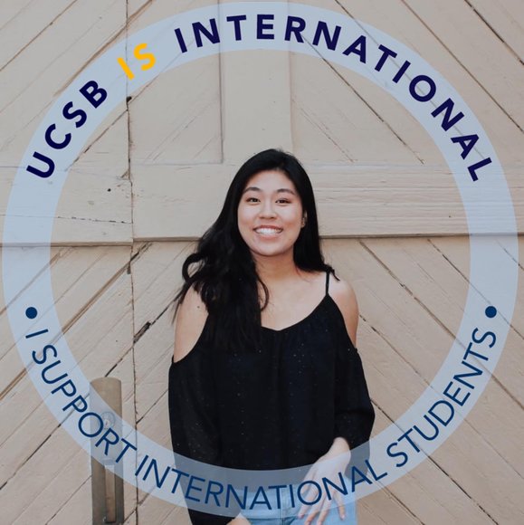 Profile Picture of Chloe Chow (@chloechoww) on Poshmark