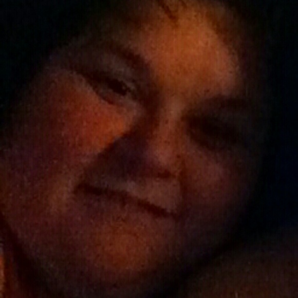 Profile Picture of Tina Murzynski (@tinalsm) on Poshmark