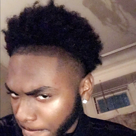 Profile Picture of Kamauli Charles (@kamaulicharles) on Poshmark