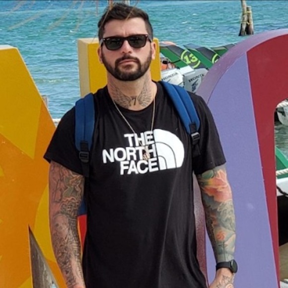 Profile Picture of Thiago Andrade (@thiagoogaiht80) on Poshmark