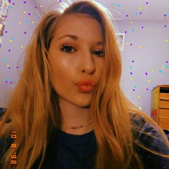 Profile Picture of Caroline Vrbas (@carolinevrbas) on Poshmark