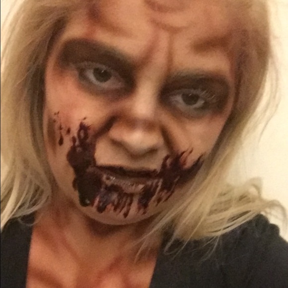 Profile Picture of Nicole Bova (@nikkibova) on Poshmark