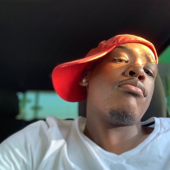 Profile Picture of Evander Leake (@vandoyrn) on Poshmark