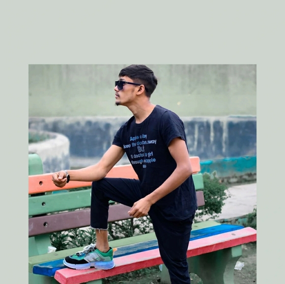 Profile Picture of Sadiq Sadiq (@sadiqsadiq40679) on Poshmark