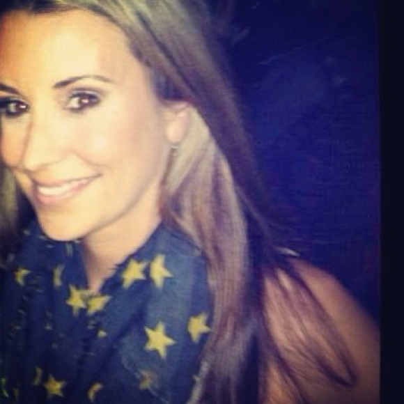Profile Picture of Cassandra Hutchison (@cassan410) on Poshmark