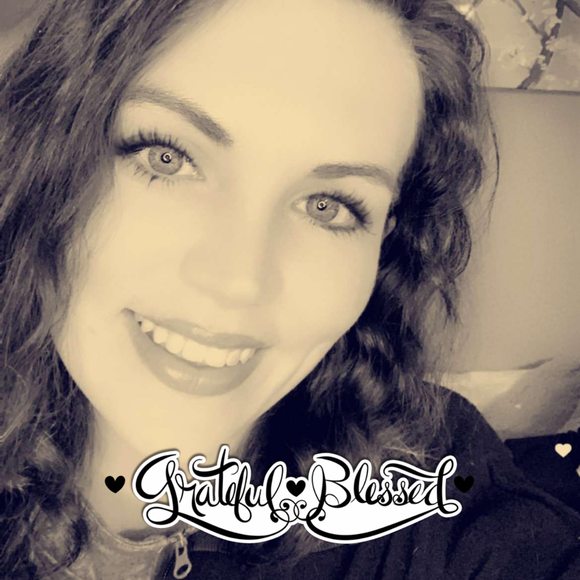 Profile Picture of Ammie Julius (@ammienicole) on Poshmark