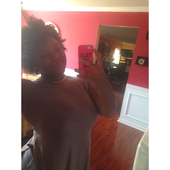Profile Picture of Tamia Mitchell (@theylove_mia) on Poshmark
