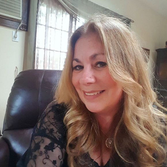 Profile Picture of Karen Inglima (@htmnswif) on Poshmark
