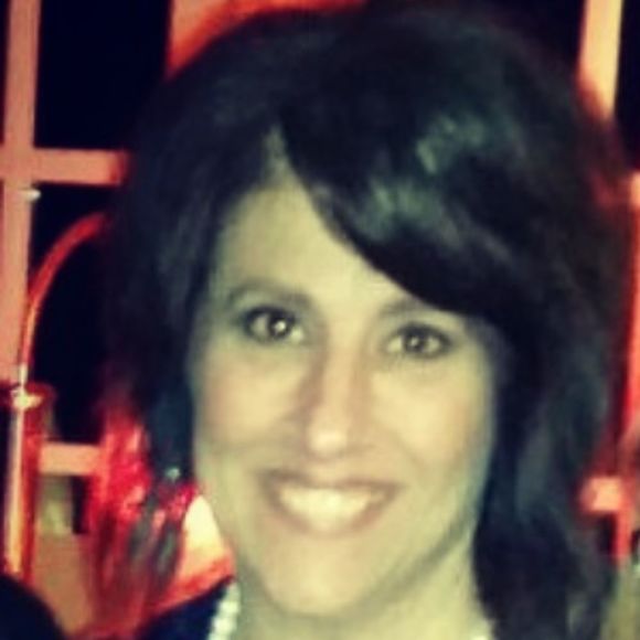 Profile Picture of Roberta Campbell (@roberta810) on Poshmark