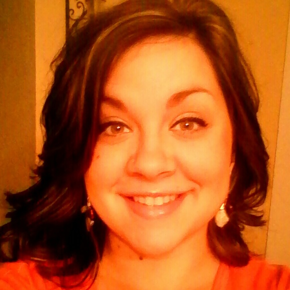 Profile Picture of Katee Lane (@klane28) on Poshmark