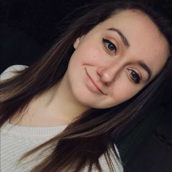 Profile Picture of Gianna Paglino (@giannaaapag) on Poshmark