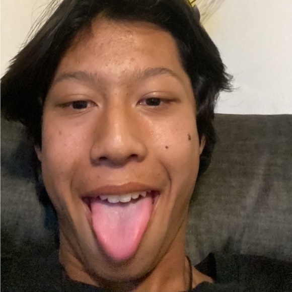 Profile Picture of Teddy Huang (@tasuumo_) on Poshmark