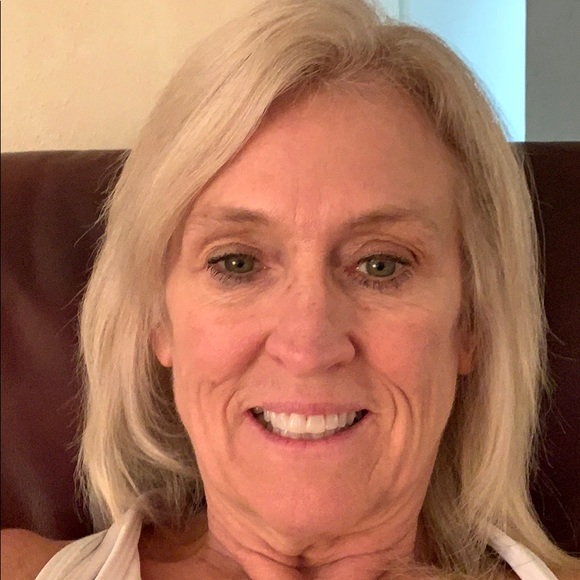 Profile Picture of Karen Beauchamp (@coachbeauchamp) on Poshmark