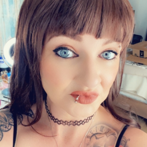 Profile Picture of Traci Blocker (@tracifinds) on Poshmark