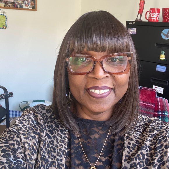 Profile Picture of Sandra Harrison (@sandraharris304) on Poshmark