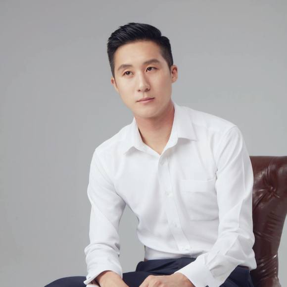 Profile Picture of Eric Hsu (@justhink) on Poshmark