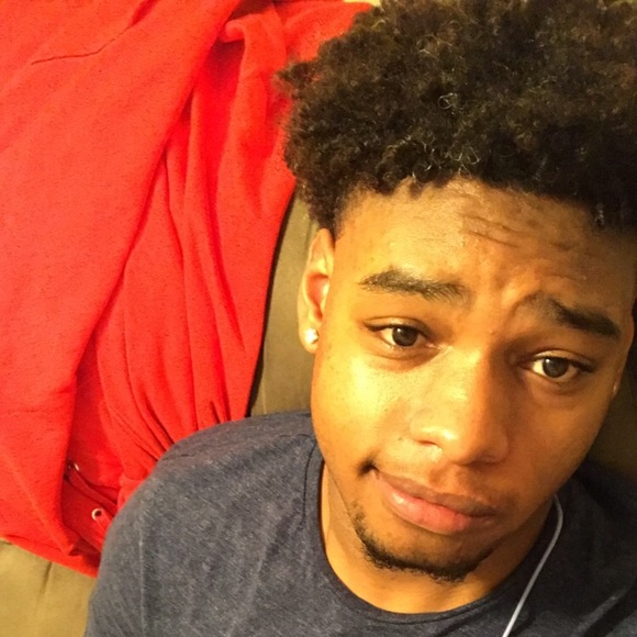 Profile Picture of Keith Moffett (@ksmooth21) on Poshmark