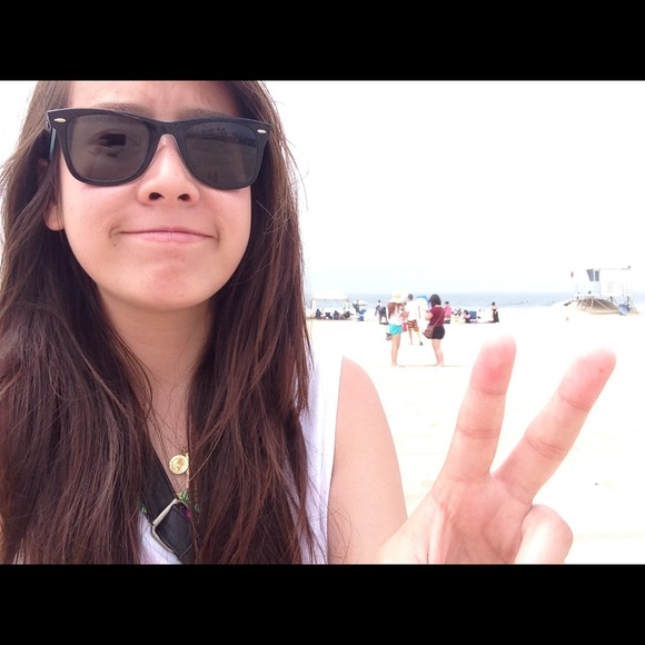 Profile Picture of Victoria Hoang (@vickieeickiee) on Poshmark